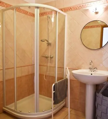 Terrasse Panoramique Ensoleillee Avec Vue